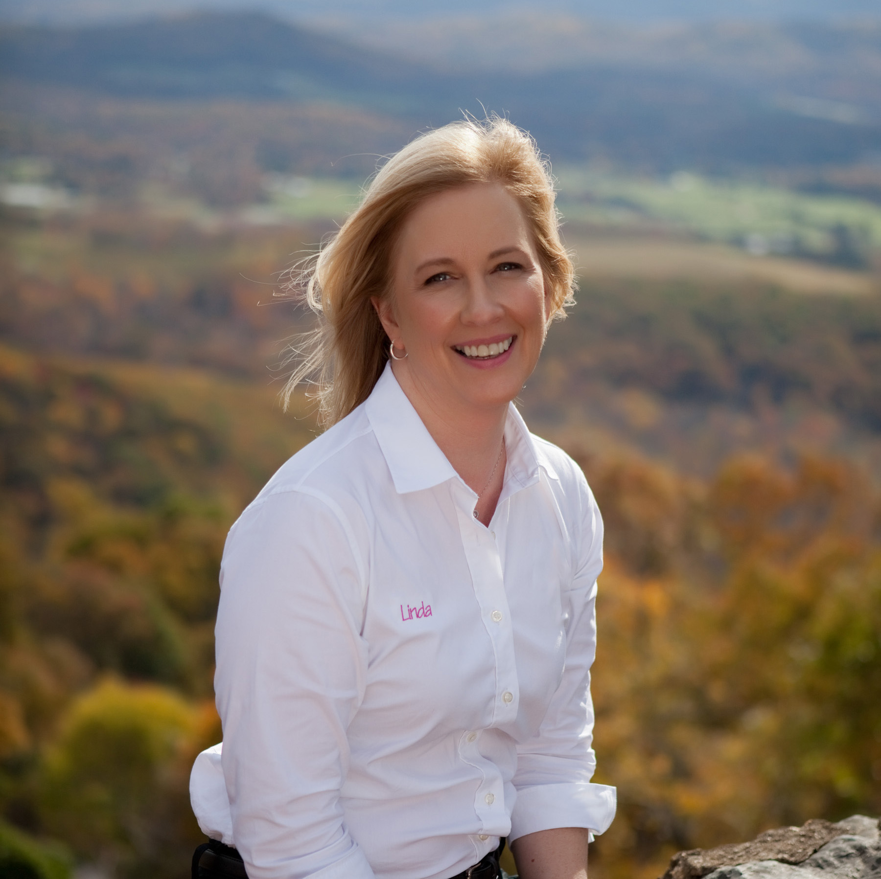 ASHLEY TEAM Linda meet the team